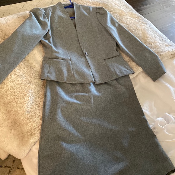 ❤️Skirt Suit! Jacket & Skirt Gray! Size 7 - Picture 2 of 13